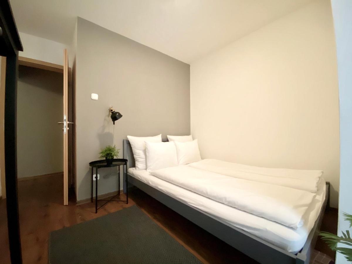 Budget Apartment By Hi5- Karoly 16 Budapest Exteriör bild